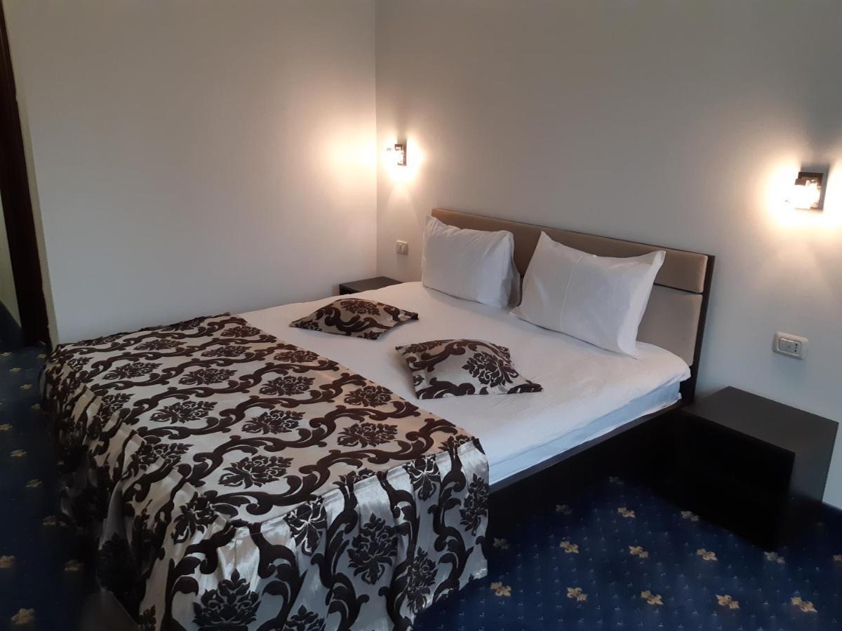 Hotel Ro&Mario Barlad Bîrlad Kültér fotó